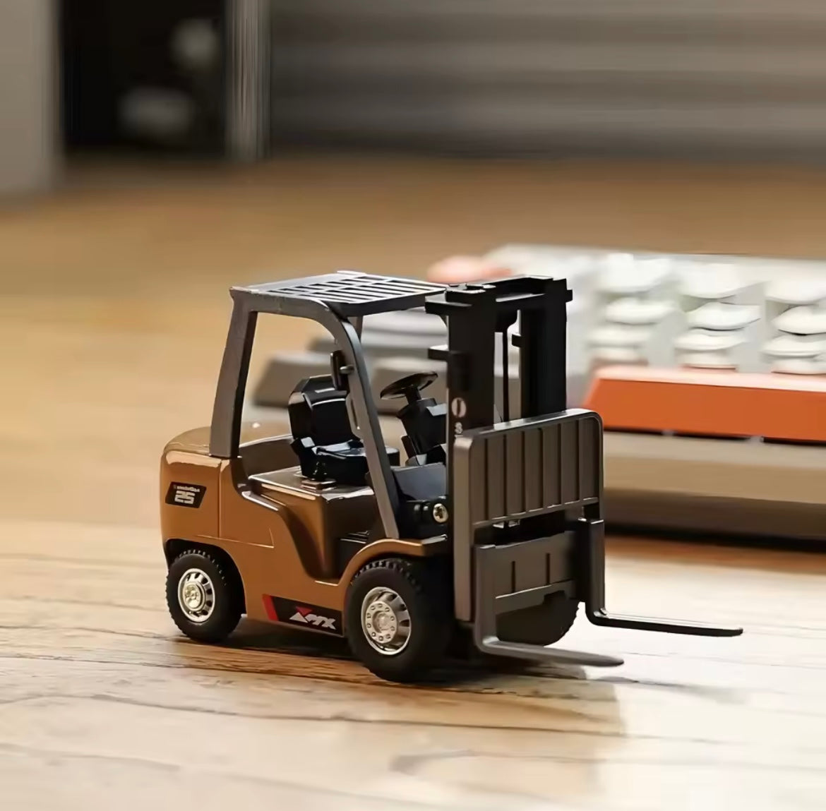 1/64 Remote-Controlled Alloy Forklift – Realistic Mini Construction Toy