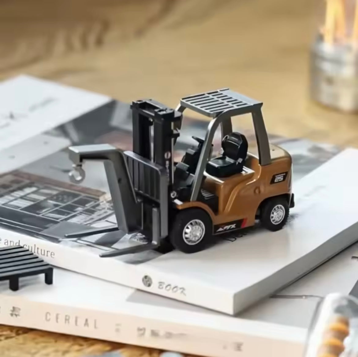 1/64 Remote-Controlled Alloy Forklift – Realistic Mini Construction Toy