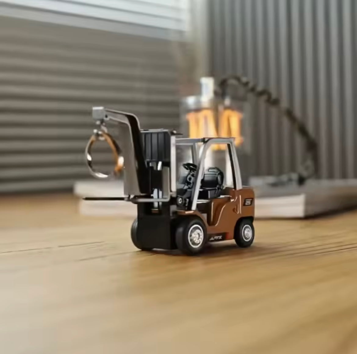 1/64 Remote-Controlled Alloy Forklift – Realistic Mini Construction Toy