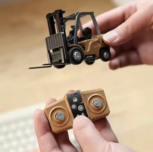 1/64 Remote-Controlled Alloy Forklift – Realistic Mini Construction Toy